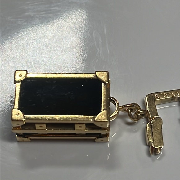 Louis Vuitton 18K Gold Steamer Trunk Charm. Gold Frame around Smoky Quartz - Picture 3 of 9